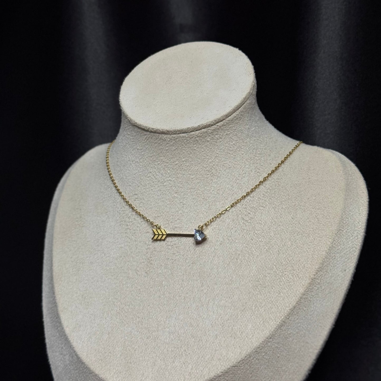 Gold Arrow Heart Necklace – Valentine’s Limited 🌟