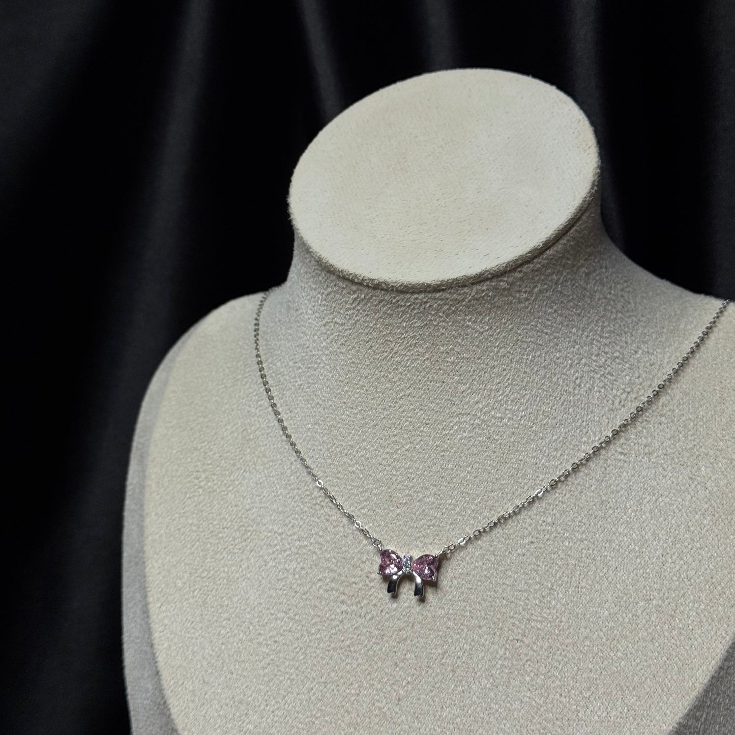 Колие с розова панделка