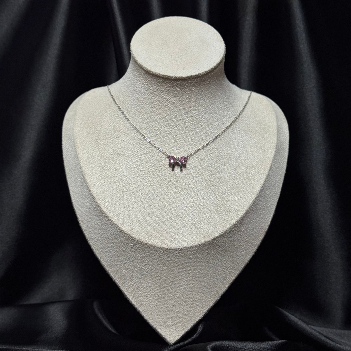 Колие с розова панделка