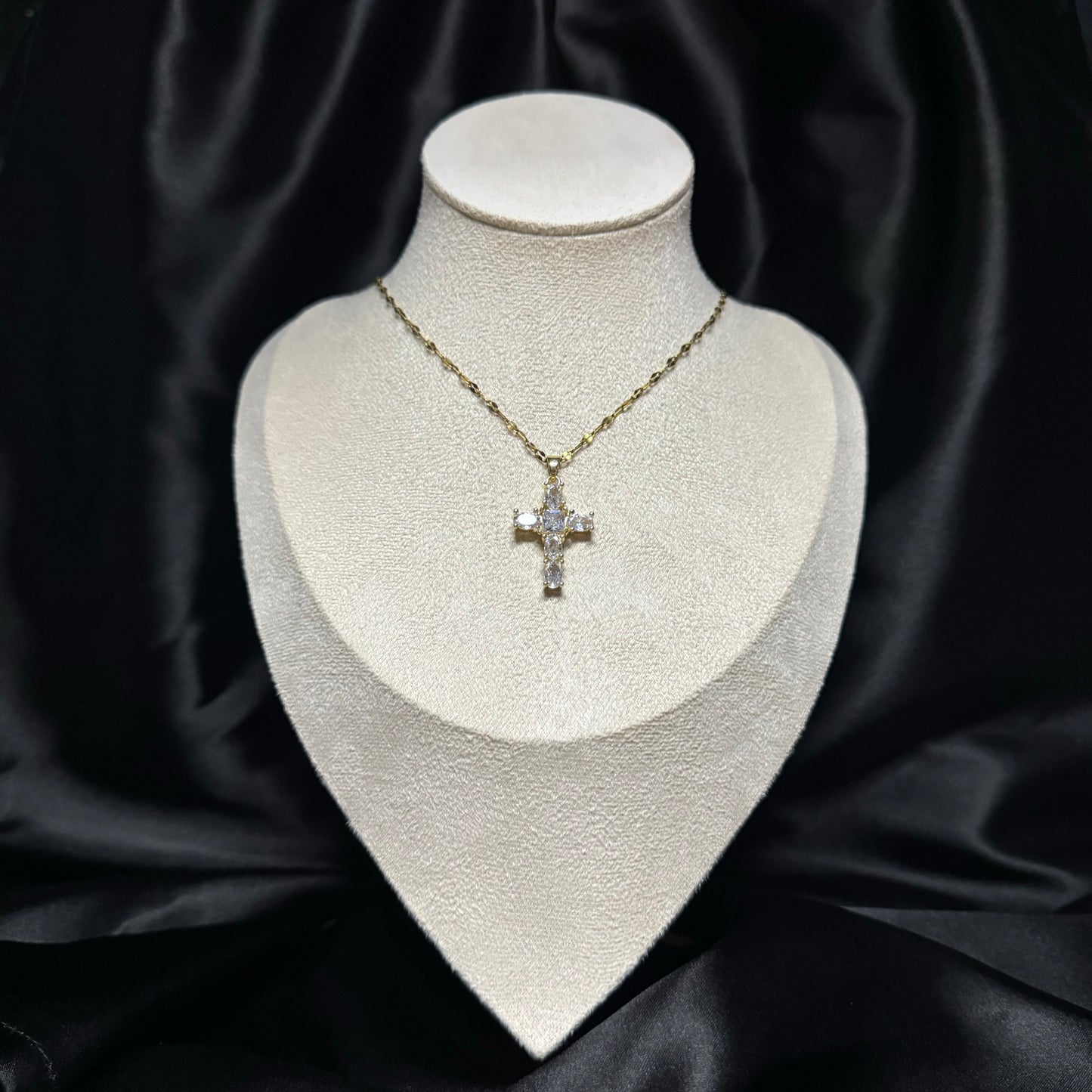 Колие със златен кръст 𝐁𝐨𝐥𝐝