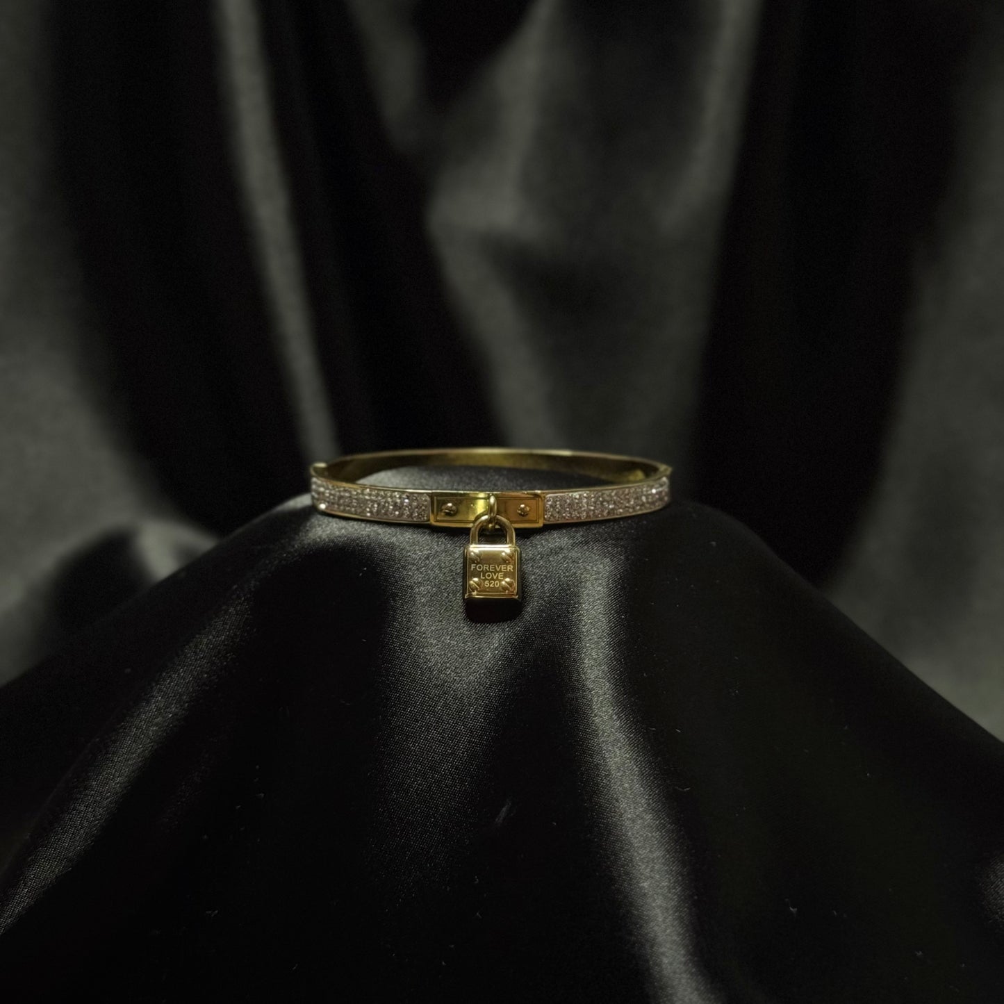 Гривна „Заключена в любовта“