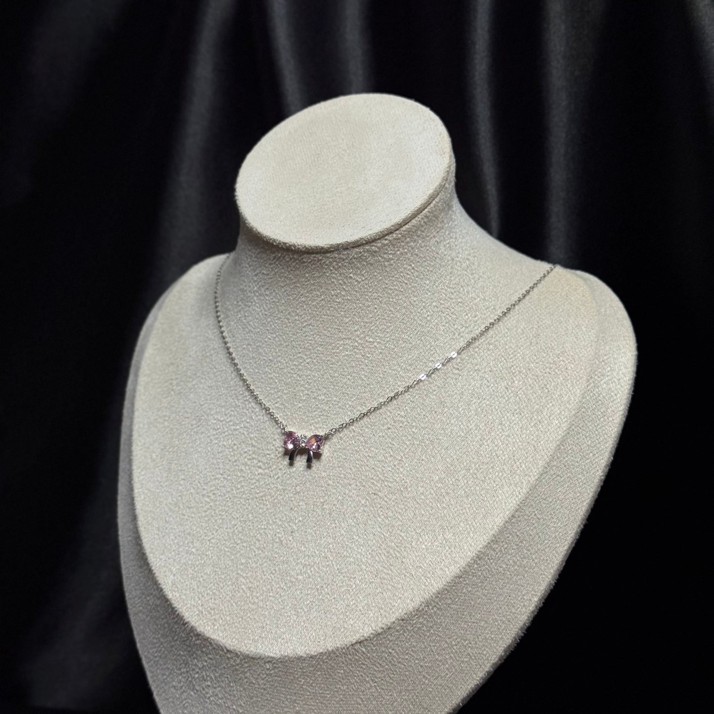 Колие с розова панделка