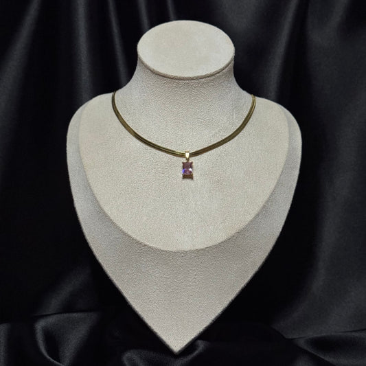 Колие с розов скъпоценен камък