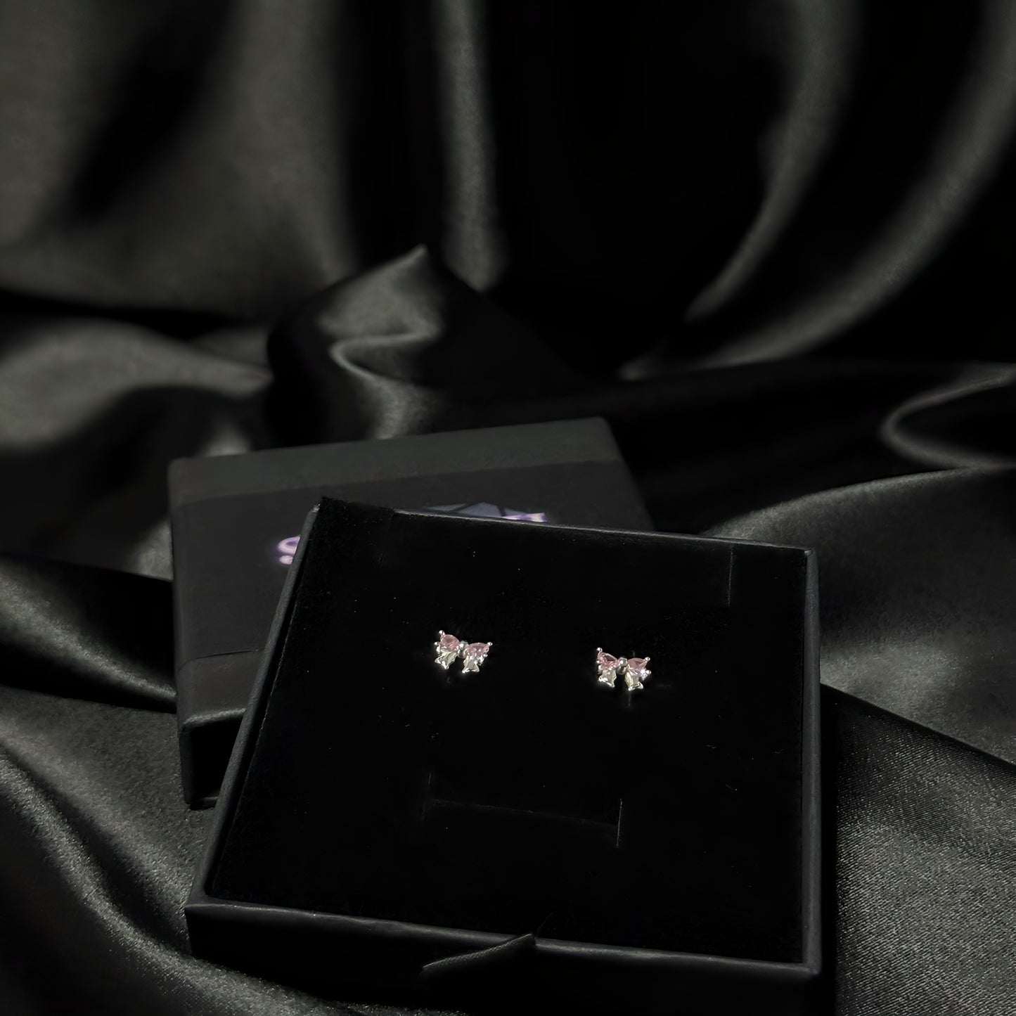 Обеци с розова панделка